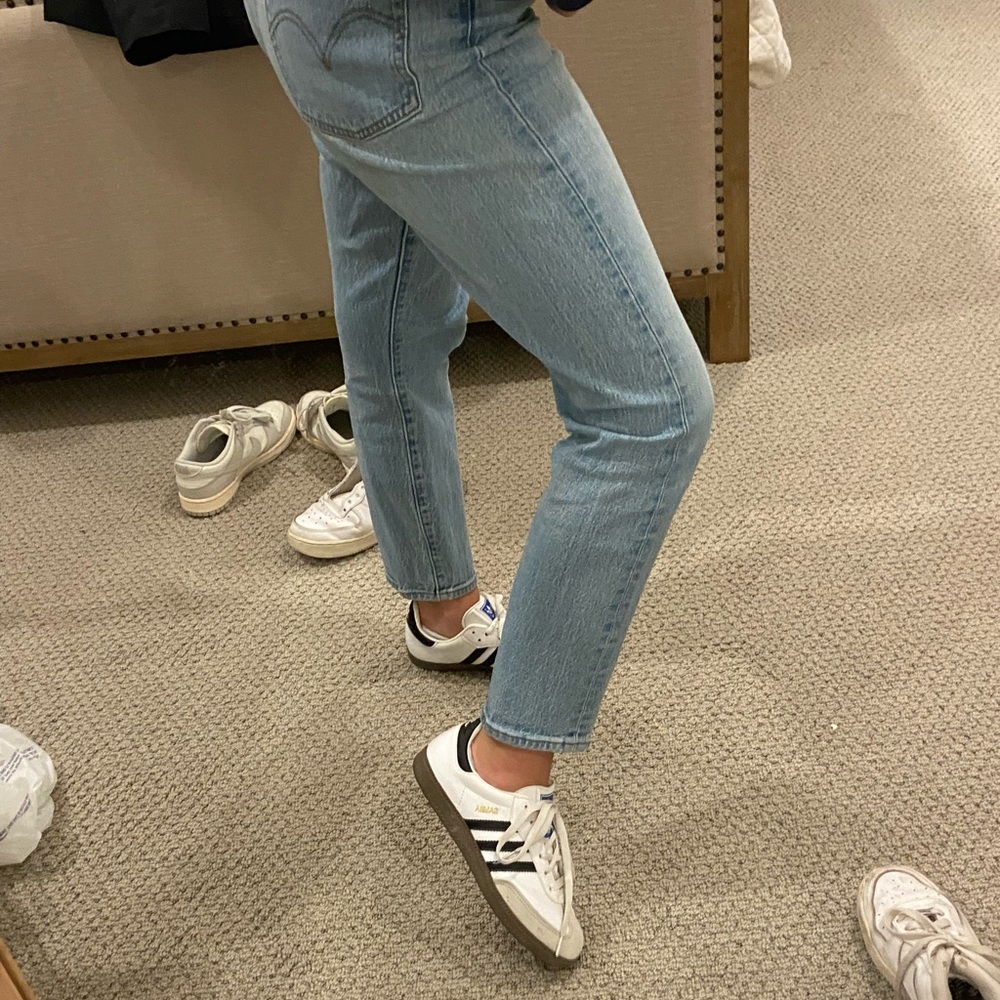 LEVIS WEDGIE STRAIGHT LIGHTWASH - Picture 4 of 4